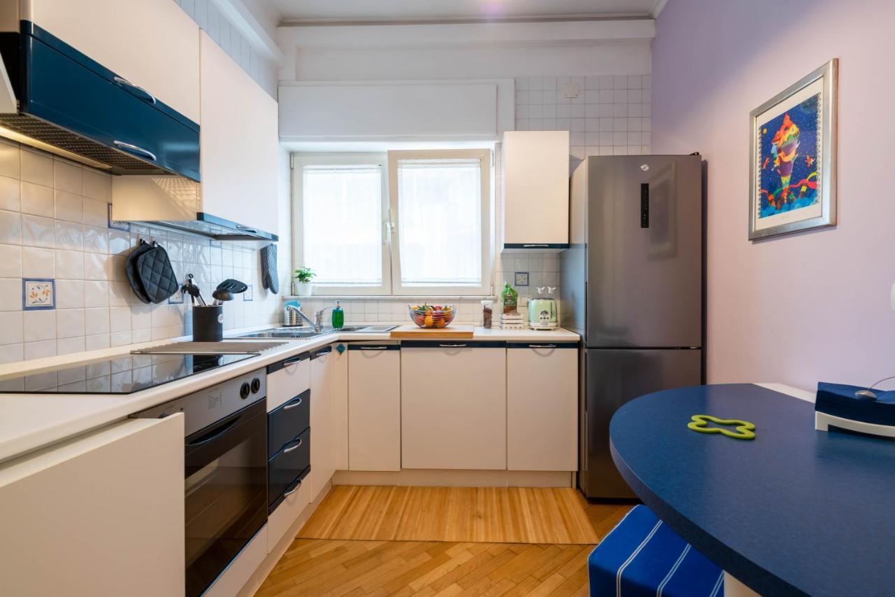 Modern Apartment To Relax In The City Center Bari Exterior photo