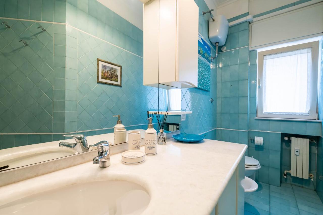 Modern Apartment To Relax In The City Center Bari Exterior photo