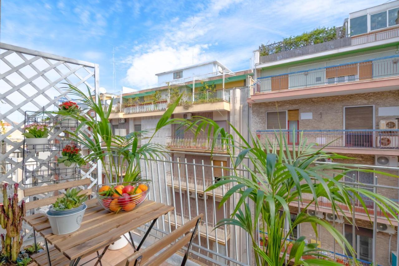 Modern Apartment To Relax In The City Center Bari Exterior photo